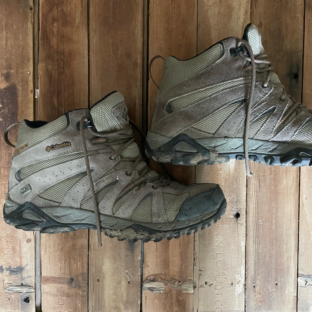 Columbia men’s hiking boots